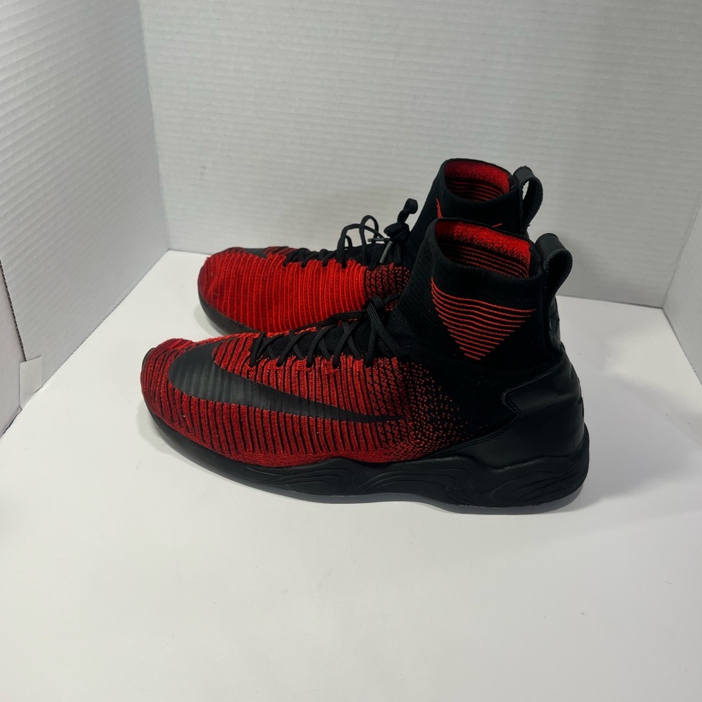 Nike - Picture 3 of 5